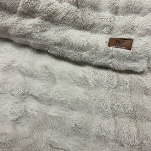 Frye Luxurious Cream Faux Fur Throw Blanket
